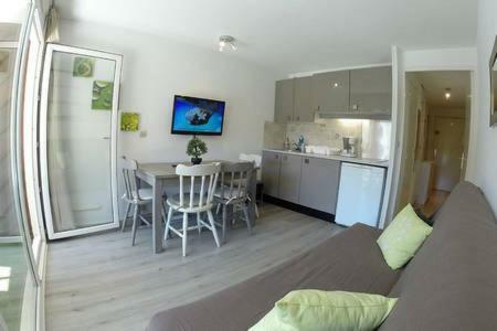Les Coralines Apartment Сен Максим Екстериор снимка