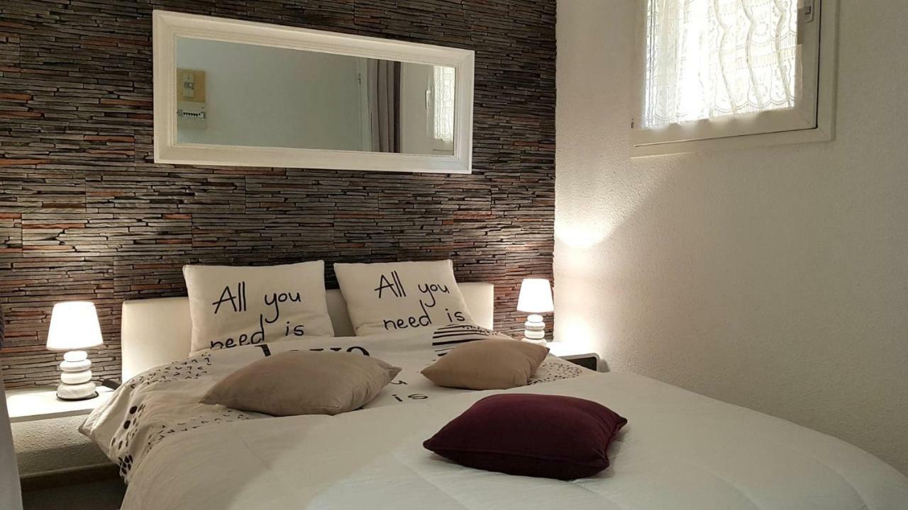 Les Coralines Apartment Сен Максим Екстериор снимка